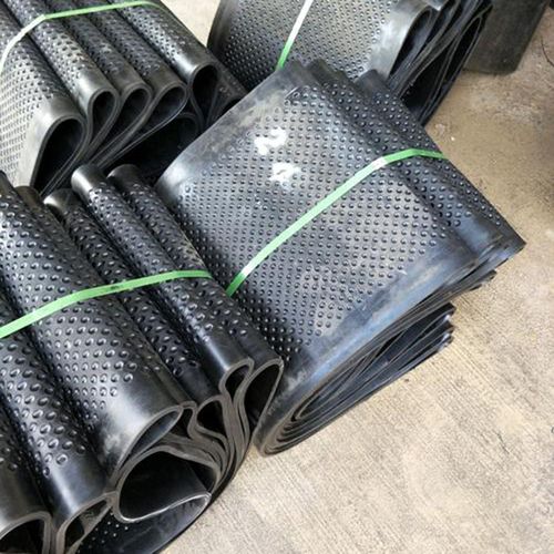 工業(yè)之脈，爬坡之力 定制礦山環(huán)形擋邊輸送帶的藝術(shù)與工程